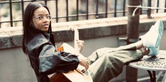 CAM SAKKARA RELEASES HER NEW SINGLE “MY THERAPIST’S COUCH”