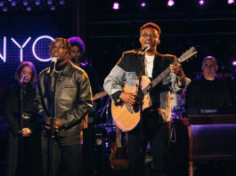Jonathan McReynolds & Jamal Roberts Perform “STILL” on The Kelly Clarkson Show
