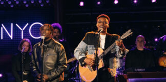 Jonathan McReynolds & Jamal Roberts Perform “STILL” on The Kelly Clarkson Show